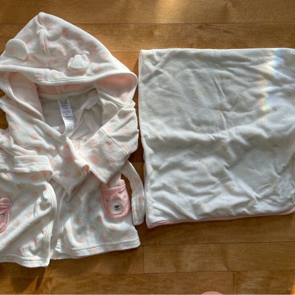[Carter’s] NWOT Baby Bear Hooded Towel and Robe Set in Pink and White